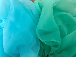 左ターコイズ、右エメラルド