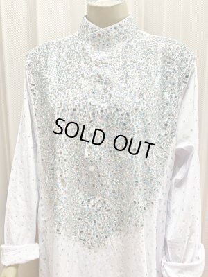 画像2: ストーンたっぷりスタンドカラーの白ガラベーヤ