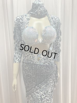 別売りのヒップスカーフでコーディネート