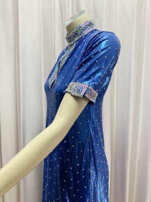 画像3: スタンドカラー・クリスタル付きバラディドレス