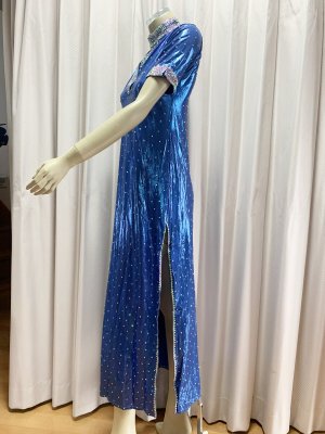 画像4: スタンドカラー・クリスタル付きバラディドレス