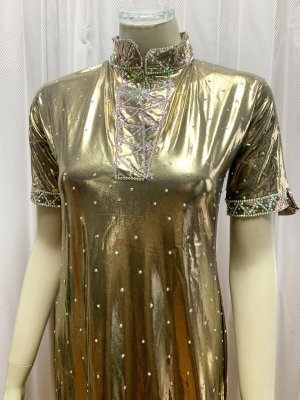 画像2: スタンドカラー・クリスタル付きバラディドレス