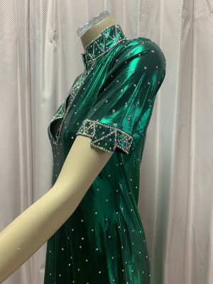 画像5: スタンドカラー・クリスタル付きバラディドレス