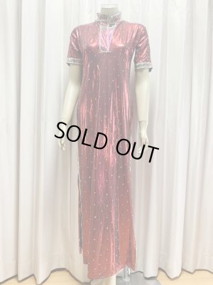 画像1: スタンドカラー・クリスタル付きバラディドレス