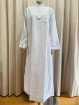 白バラディ、スタンドカラーガラベーヤ(ラインストーン付き）