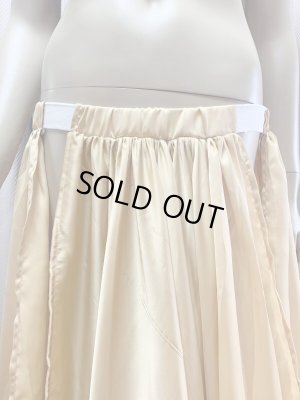 スリットは開閉できます