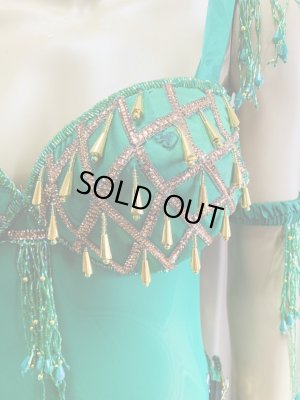 左のカップに接着剤のシミがございます