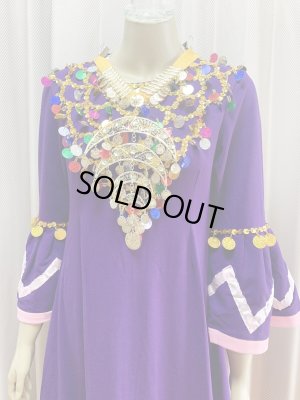 付属のキルダーン(首飾り）※ドレスのカラーは異なります