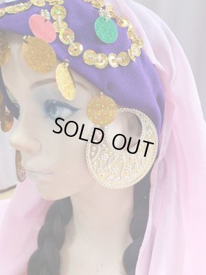 付属のピアスはヘッドバンドに縫い付けてもOK