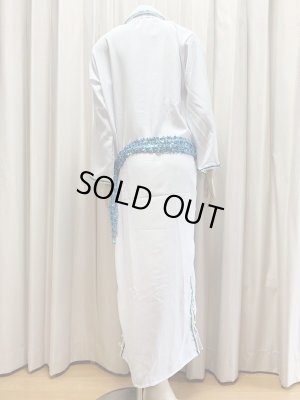 画像4: 白バラディラインストーン付きガラベーヤ(140cm丈・身幅55cm)