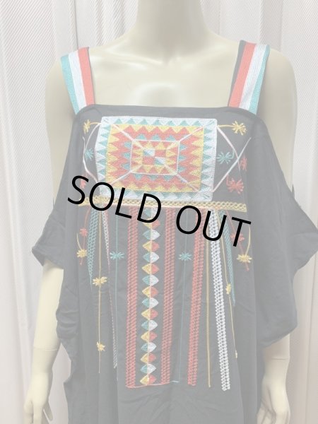 画像2: シーワ刺しゅう風オフショルダーガラベーヤ (2)