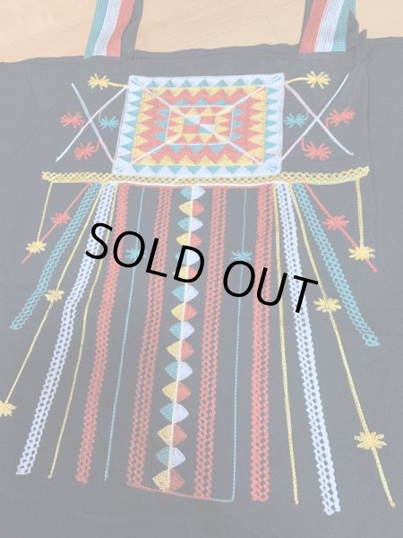 画像8: シーワ刺しゅう風オフショルダーガラベーヤ (8)