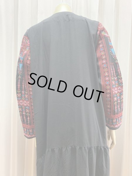 画像8: クロスステッチのベドウィン風前開きアバーヤ（ミシン刺しゅう） (8)