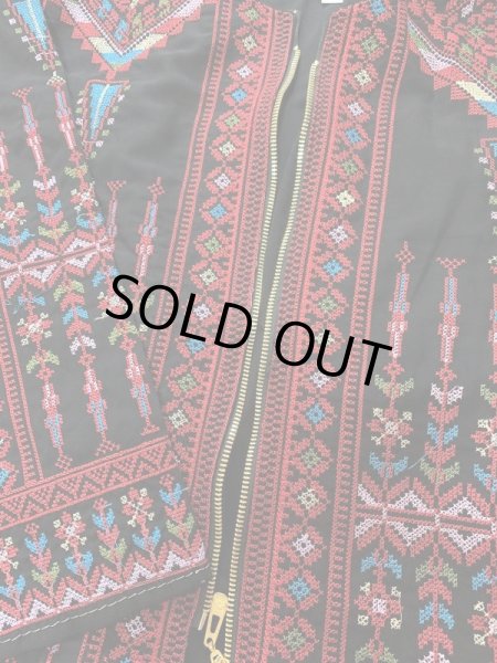 画像9: クロスステッチのベドウィン風前開きアバーヤ（ミシン刺しゅう） (9)