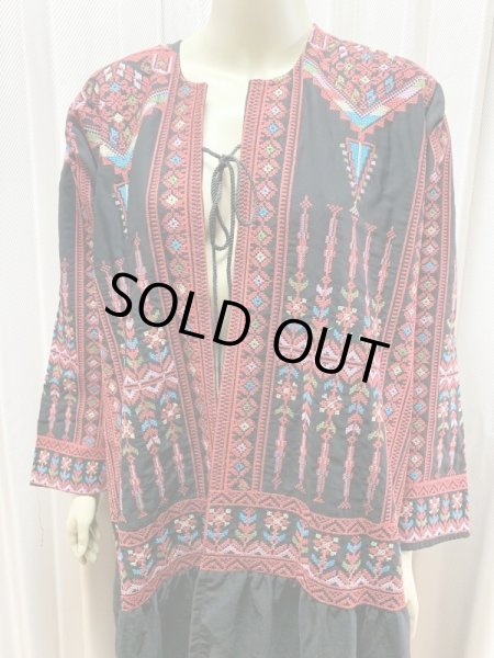 画像2: クロスステッチのベドウィン風前開きアバーヤ（ミシン刺しゅう） (2)