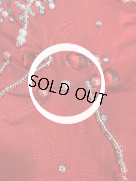 ボンドにより生地と生地がくっついている箇所がございます