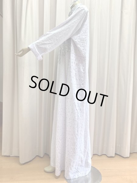 画像5: ストーンたっぷりスタンドカラーの白ガラベーヤ (5)