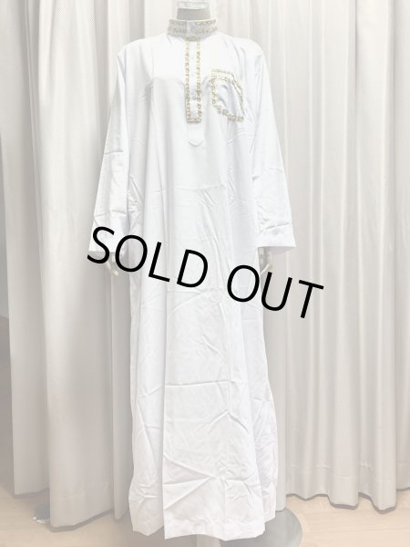 画像4: 白バラディ、スタンドカラーガラベーヤ(ヒップ＆ヘッドスカーフ付き)Mサイズ (4)