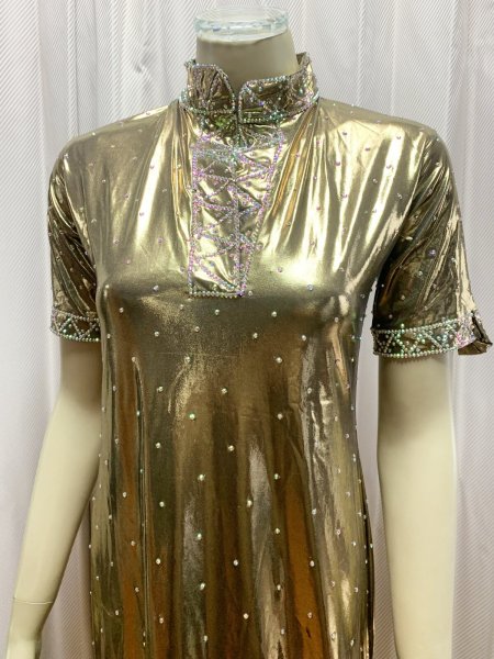 画像2: スタンドカラー・クリスタル付きバラディドレス (2)