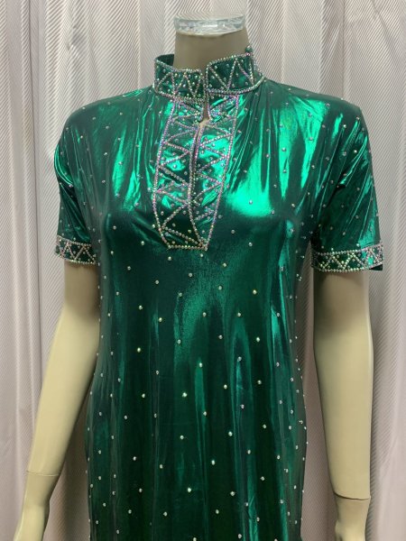 画像2: スタンドカラー・クリスタル付きバラディドレス (2)