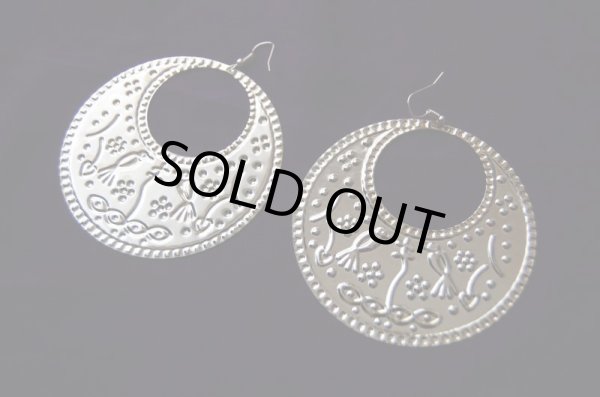 画像1: 三日月フォークロアピアス（中・ゴールド） (1)