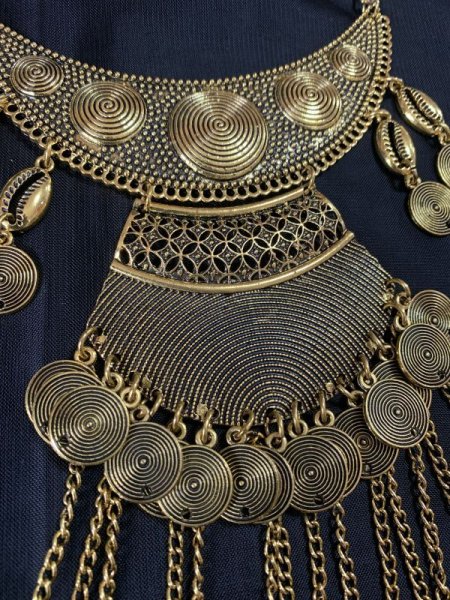 画像2: 貝殻モチーフ付きフォークロアネックレス (2)