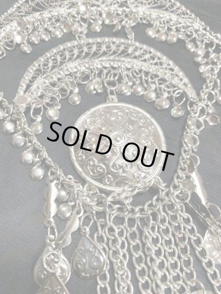 画像2: 三日月モチーフフォークロアネックレス (2)