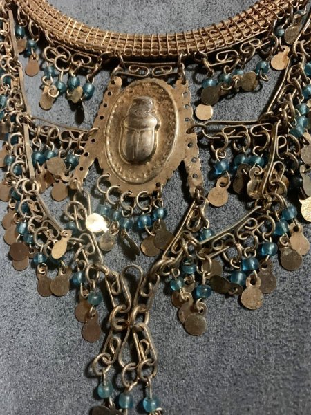 画像2: スカラベモチーフネックレス(ブロンズカラー) (2)