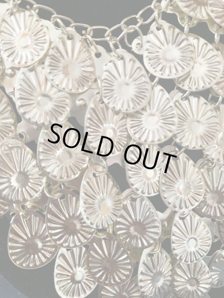 カラーはゴールドのみ