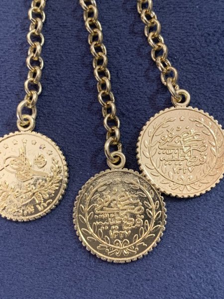 画像3: 揺れるコイン&ラインストーン付きピアス(ゴールド) (3)