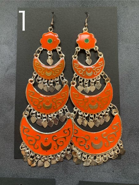 画像2: アンティークパーツ三日月ピアス（Lサイズ） (2)