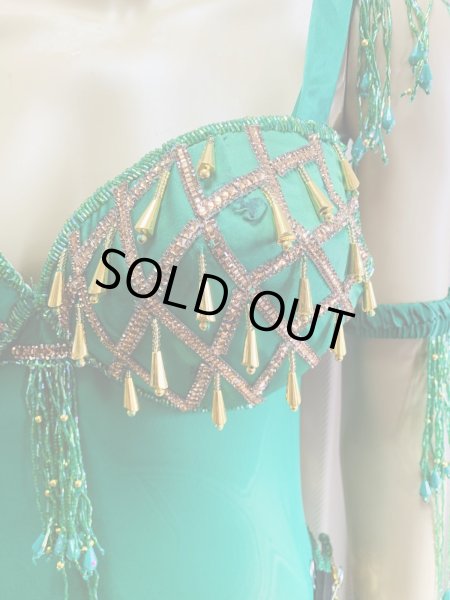 左のカップに接着剤のシミがございます