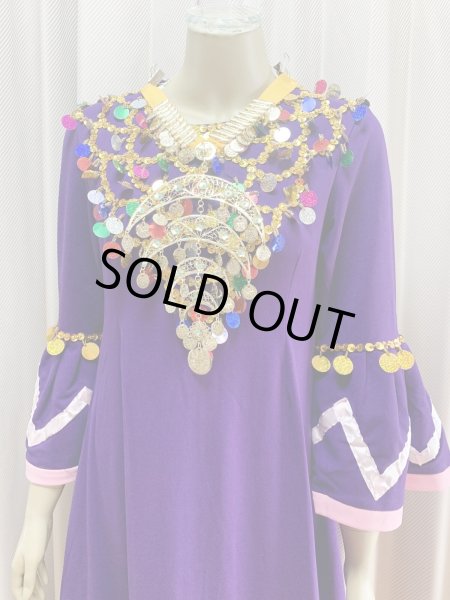 付属のキルダーン(首飾り)※ドレスのカラーは異なります