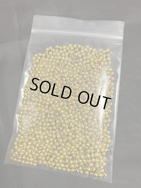 画像1: 郵送OK！糸通しプラスチックビーズ(ゴールド　40ｇ） (1)